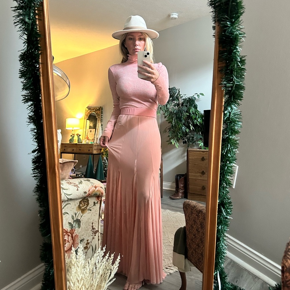 Come shop my closet ! Tonight April 10th @ 8:30 EST